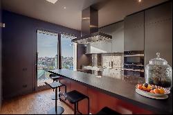 Apartment in the Giardini D'Inverno building with view of the Milan skyline