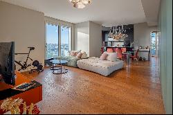 Apartment in the \"Giardini D'Inverno\" building with view of the Milan skyline