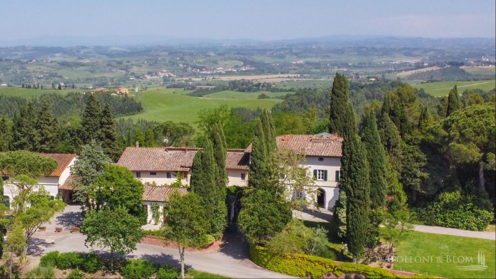 Il Barone Mansion with Chianti DOCG vineyards, Pisa - Tuscany