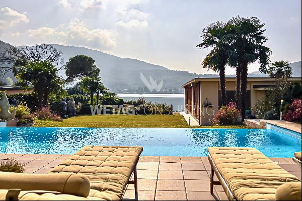In Lugano-Caslano elegant villa pieds dans l'eau with private dock & infinity pool for sa