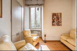 Prestigious office apartment in Piazza Mazzini.