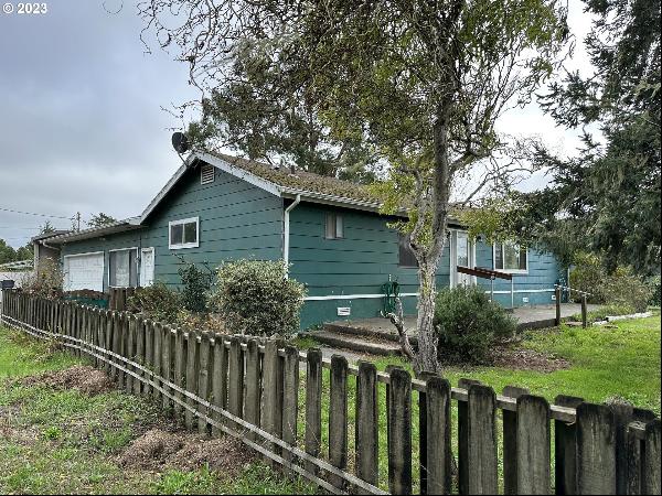 1375 Fenwick AVE, Coos Bay OR 97420
