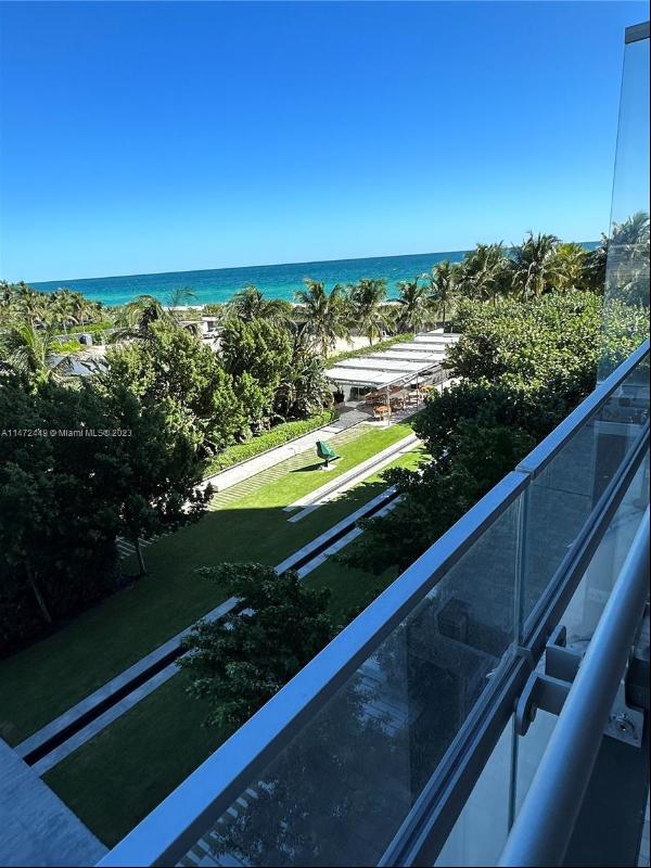 Living on the ocean and in a garden - the best of both worlds - 87Park Residence 403 is ju