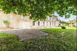 Large stone house with pool in Saint-Emilion