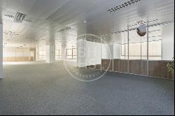 SPACIOUS AND LUMINOUS OFFICE FOR SALE IN POBLENOU, Barcelona 08005