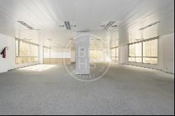 SPACIOUS AND LUMINOUS OFFICE FOR SALE IN POBLENOU, Barcelona 08005