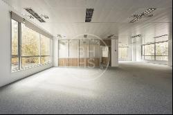 SPACIOUS AND LUMINOUS OFFICE FOR SALE IN POBLENOU, Barcelona 08005