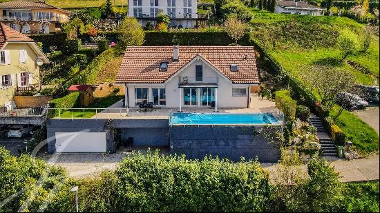 villa with swimming pool and panoramic view