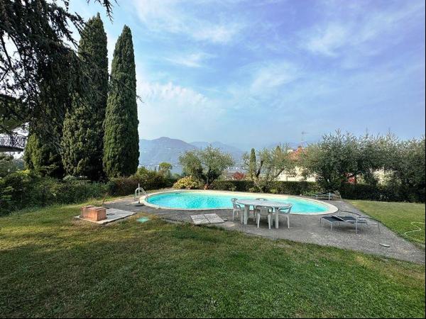 DETACHED VILLA WITH SWIMMING POOL AND LAKE VIEW