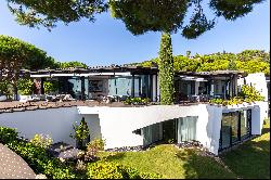 Architectural jewel with incredible views on the coast of Barcelona.