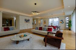 Luxurious 3-Bedroom Duplex with pool