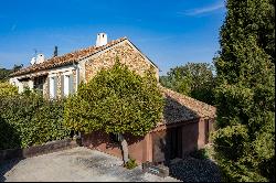 Charming Real estate - Authentic stone farmhouse under the village of Gassin.