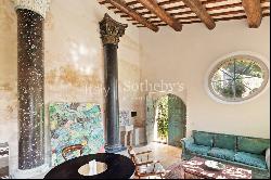 Historic mansion with Secret Garden nestled in a Borgo near Rome