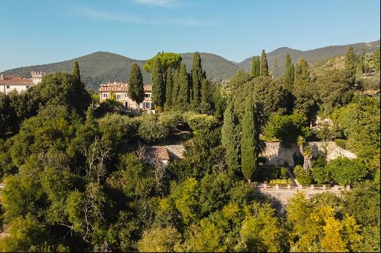 Historic mansion with Secret Garden nestled in a Borgo near Rome