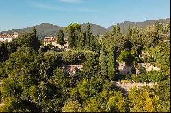 Historic mansion with Secret Garden nestled in a Borgo near Rome