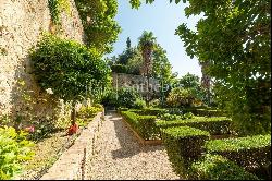 Historic mansion with Secret Garden nestled in a Borgo near Rome