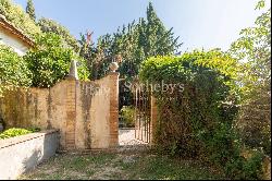 Historic mansion with Secret Garden nestled in a Borgo near Rome