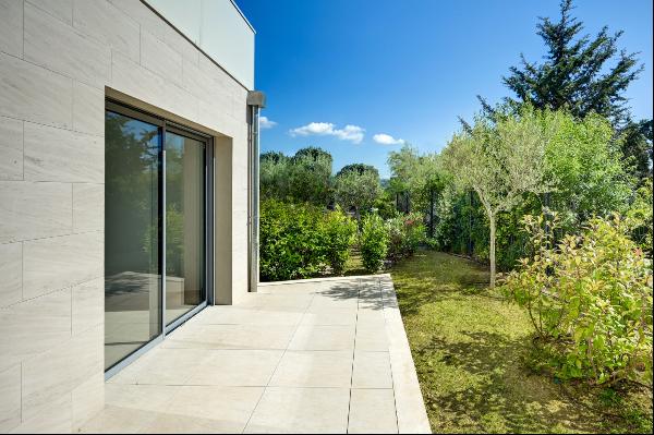 Apartment with quiet garden