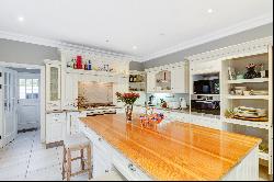 A Single-storey Masterpiece in THE most sought after estate in the Heart of Lone