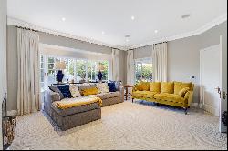 A Single-storey Masterpiece in THE most sought after estate in the Heart of Lone