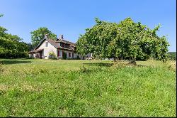 370 m² farmhouse with lake view in a green setting