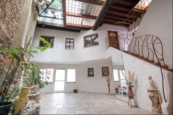 TORREILLES - STONE BUILDING WITH CHARACTER - 479m²