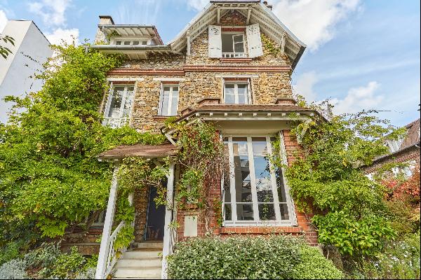 Boulogne. A magnificent period property with a garden
