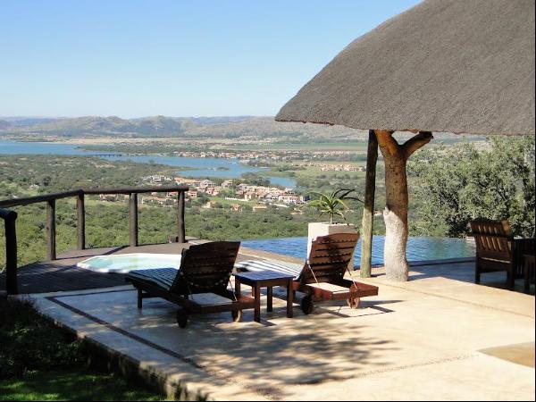 BEAUTIFUL LODGE NESTLED IN THE MAGALIESBERG MOUNTAINS