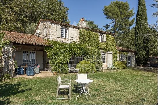 Charming Bergerie set in extensive grounds