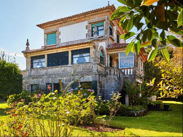 Spacious traditional Galician style house with sea views and close to the beach