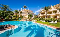 Front line golf penthouse with solarium in Las Alamandas, Nueva , Marbella 29660