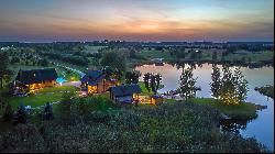 Romantic family homestead with a long lakeside