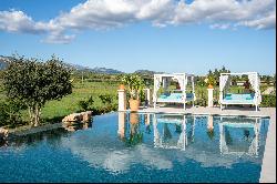 Stately farmhouse with infinity pool and garden in Santa Maria del Camí