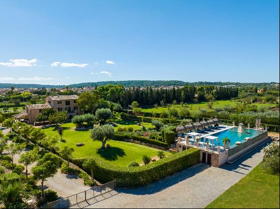 Stately farmhouse with infinity pool and garden in Santa Maria del Camí