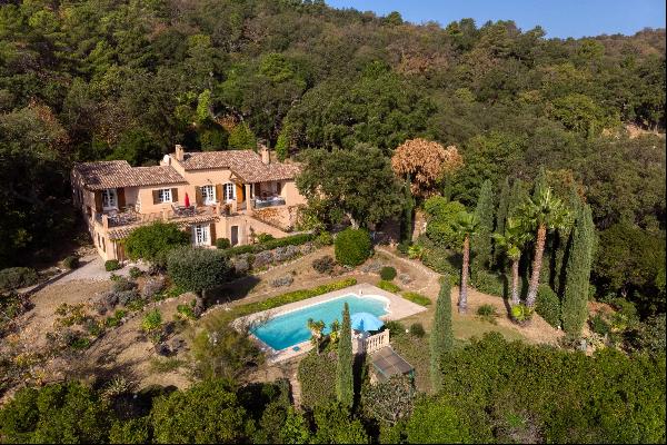 Property with outbuildings and a pool in La Garde Freinet