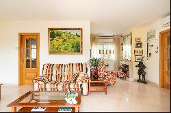 Fantastic house on a private plot with swimming pool in Olivella