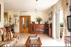 Fantastic house on a private plot with swimming pool in Olivella