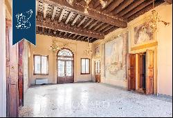 15th-century palace, richly-decorated with frescoes, statues and period stuccoes for sale 