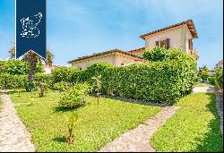 Historical villa with a sea-facing turret for sale one step from Forte dei Marmi