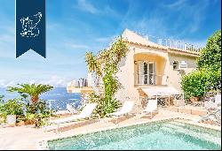 Lovely villa with a garden, pool and panoramic sea-facing terraces in Sorrento