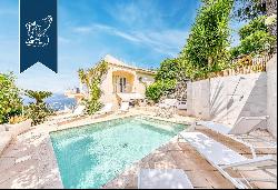 Lovely villa with a garden, pool and panoramic sea-facing terraces in Sorrento