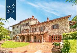 Rustic villa with a big park and pool for sale on Tuscan hills