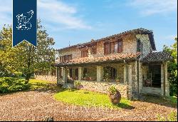 Rustic villa with a big park and pool for sale on Tuscan hills