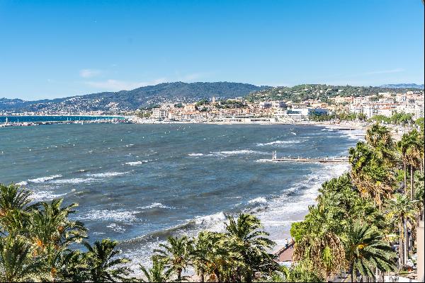Renovated 2 bedroom apartment with panoramic sea views in Cannes Croisette.