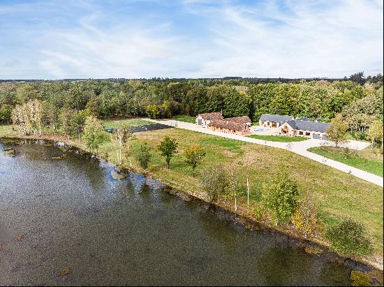 Rare. An entirely renovated farmhouse as new in Sologne. On 16 hectares with leafy garden