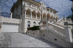 Spacious Villa in Dedinje