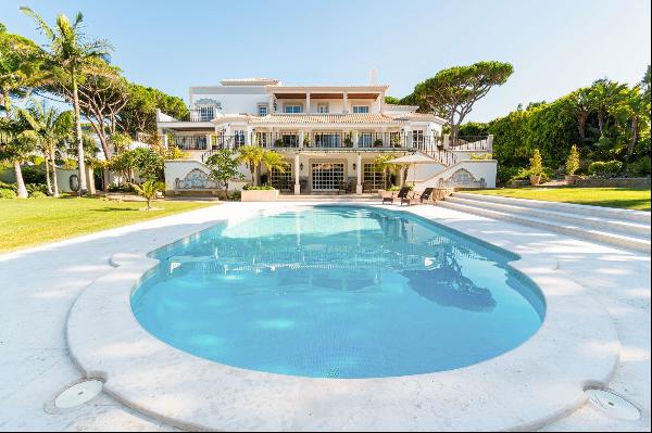 Magnificent 6-bedroom house with sea views in Quinta da Marinha, Cascais.