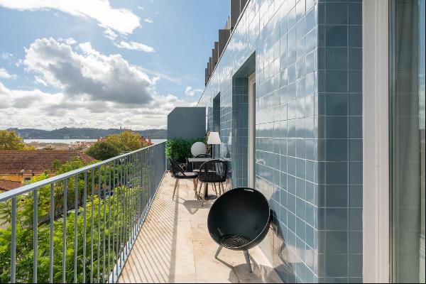 Outstanding 2-bedroom apartment with balcony and parking space in Belém, Lisbon. 