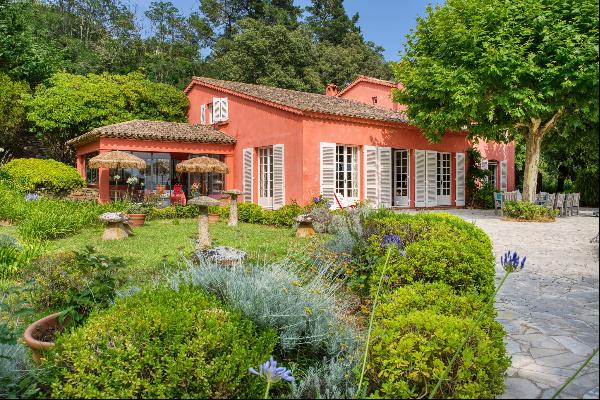 A rarely-found 6-hectare estate for sale near the heart of the charming Provencal village 