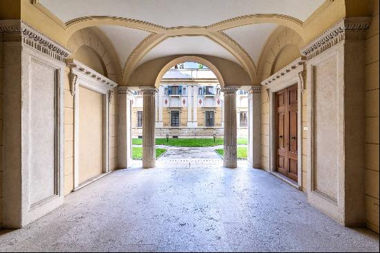 Bright apartment a few steps from Piazza Erbe